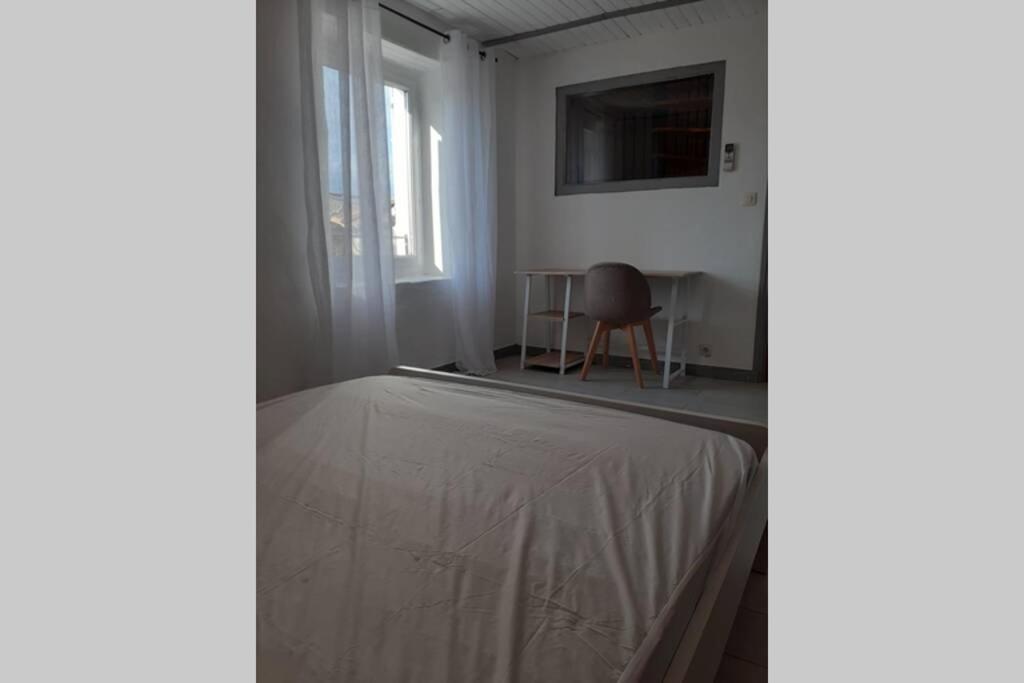 Maison De Village Saint-Barthélemy-de-Vals Extérieur photo